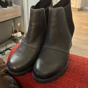 Boots Sorel wore 2 times too small